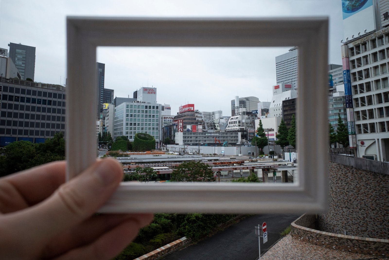 Read more about the article What Impact Does Real Estate Photo Enhancement Have on Buyer Interest